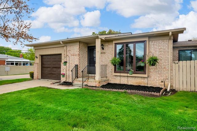 29454 Scarborough Drive, Warren, MI 48088