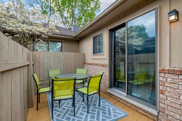 29454 Scarborough Drive, Warren, MI 48088