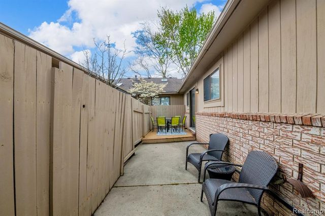 29454 Scarborough Drive, Warren, MI 48088