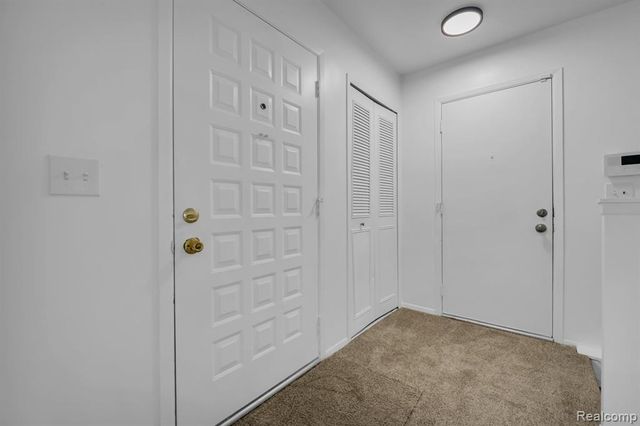 29454 Scarborough Drive, Warren, MI 48088