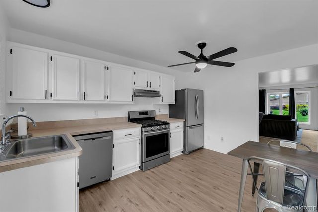 29454 Scarborough Drive, Warren, MI 48088