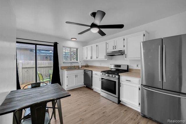 29454 Scarborough Drive, Warren, MI 48088