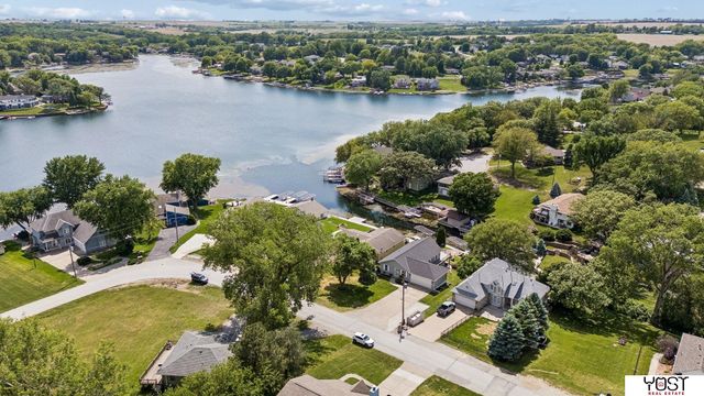 1564 Trumball Terrace, Plattsmouth, NE 68048