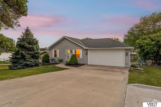 1564 Trumball Terrace, Plattsmouth, NE 68048