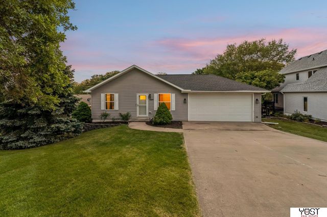 1564 Trumball Terrace, Plattsmouth, NE 68048