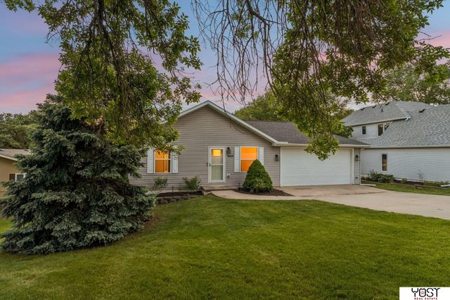 1564 Trumball Terrace, Plattsmouth, NE 68048