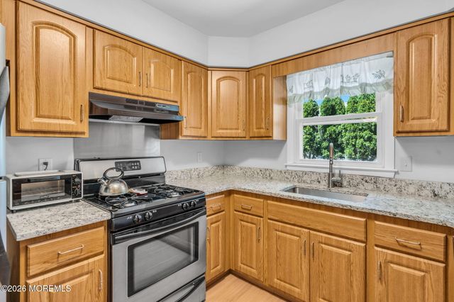 10 Sheridan Road, Toms River, NJ 08757