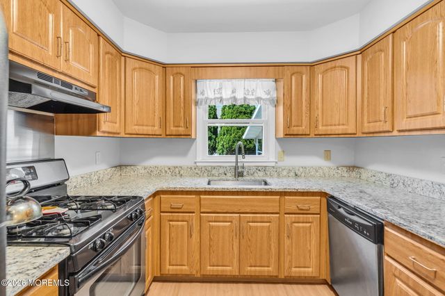 10 Sheridan Road, Toms River, NJ 08757