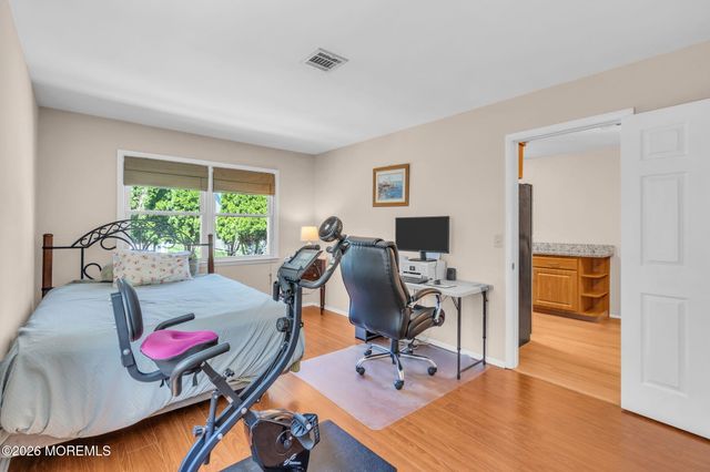 10 Sheridan Road, Toms River, NJ 08757