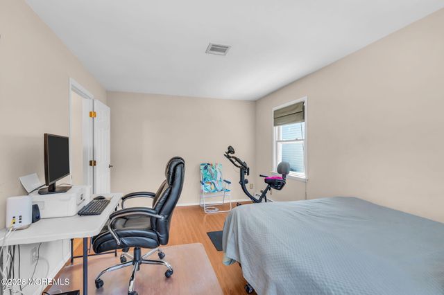 10 Sheridan Road, Toms River, NJ 08757