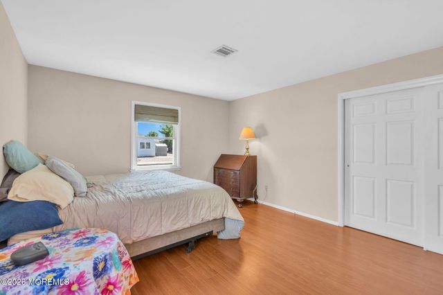 10 Sheridan Road, Toms River, NJ 08757