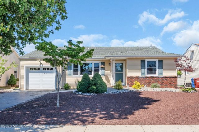 10 Sheridan Road, Toms River, NJ 08757
