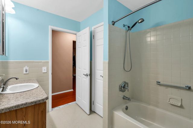 10 Sheridan Road, Toms River, NJ 08757