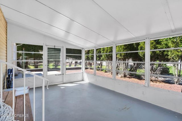 10 Sheridan Road, Toms River, NJ 08757