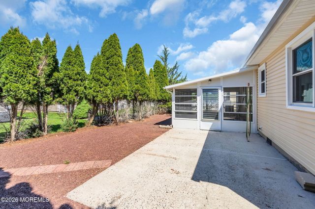 10 Sheridan Road, Toms River, NJ 08757