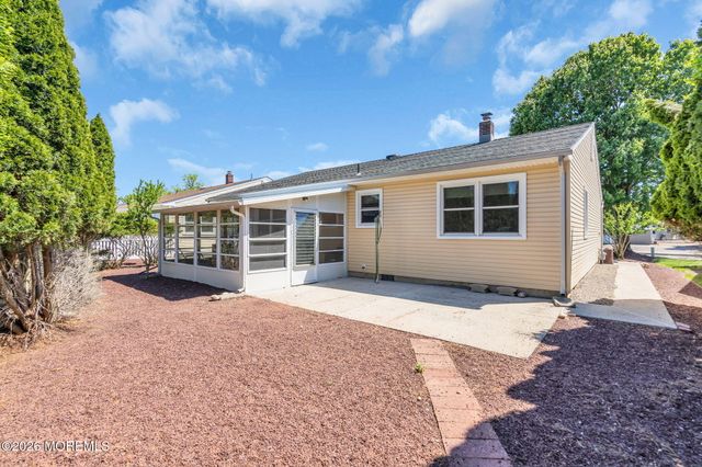10 Sheridan Road, Toms River, NJ 08757