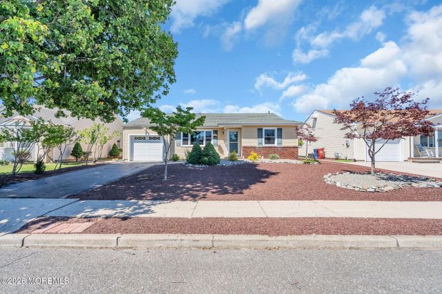 10 Sheridan Road, Toms River, NJ 08757