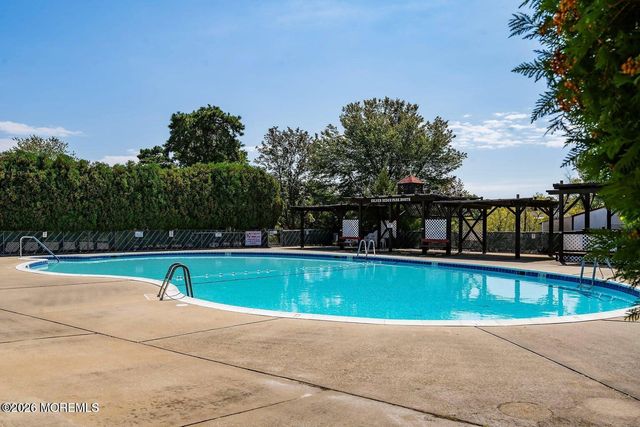 10 Sheridan Road, Toms River, NJ 08757