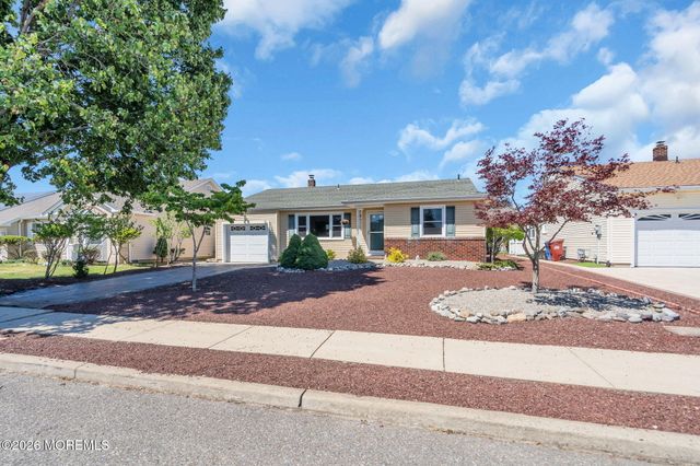 10 Sheridan Road, Toms River, NJ 08757