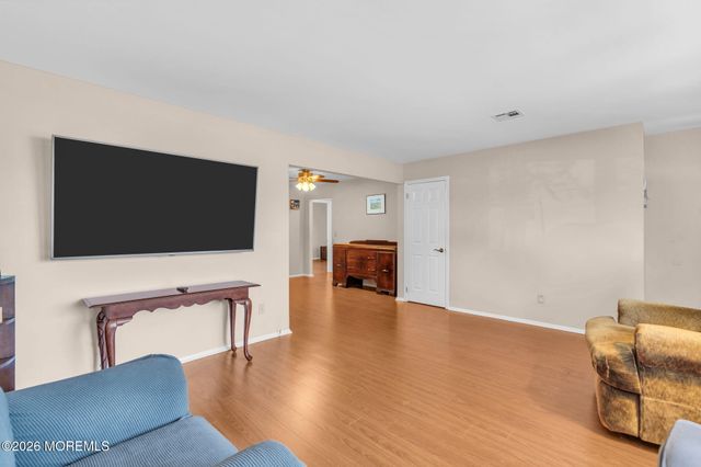 10 Sheridan Road, Toms River, NJ 08757