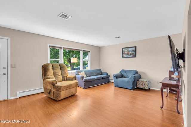 10 Sheridan Road, Toms River, NJ 08757