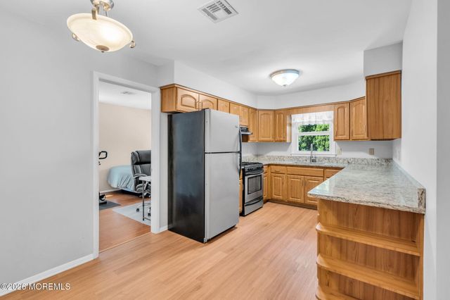 10 Sheridan Road, Toms River, NJ 08757