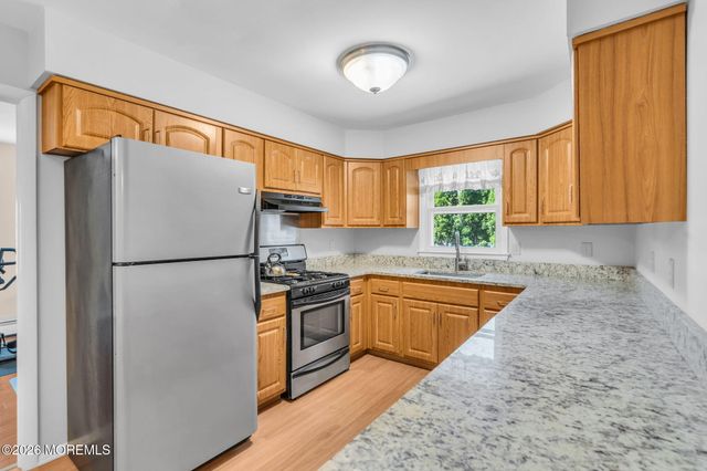 10 Sheridan Road, Toms River, NJ 08757