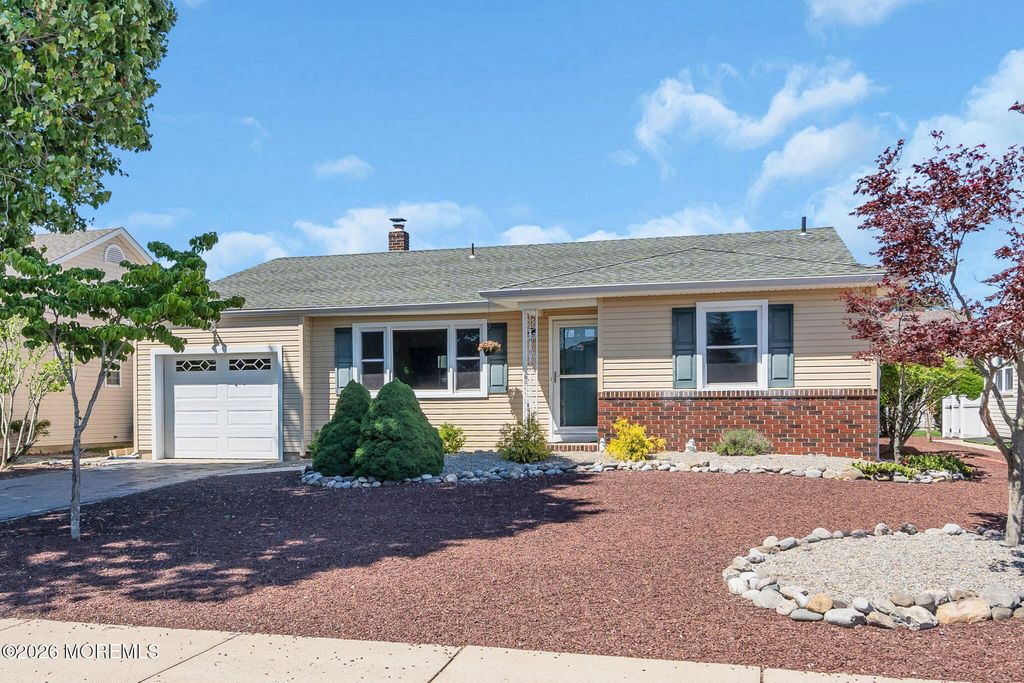 10 Sheridan Road, Toms River, NJ 08757