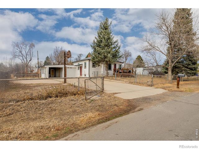 825 Gray Street, Lakewood, CO 80214