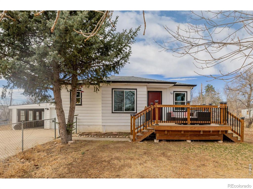 825 Gray Street, Lakewood, CO 80214