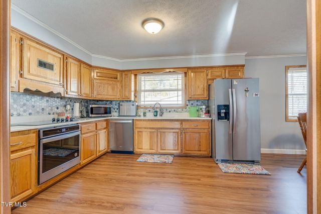 186 Ridgewood Drive, Fort Blackmore, VA 24250