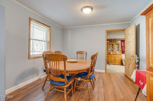 186 Ridgewood Drive, Fort Blackmore, VA 24250