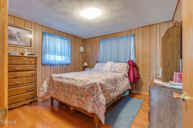 186 Ridgewood Drive, Fort Blackmore, VA 24250