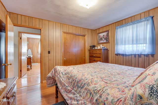 186 Ridgewood Drive, Fort Blackmore, VA 24250