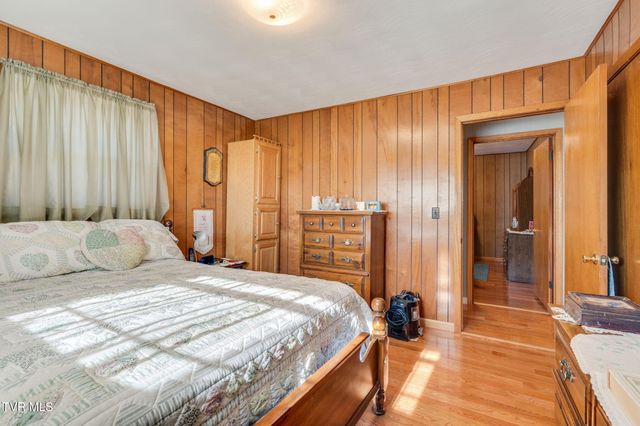 186 Ridgewood Drive, Fort Blackmore, VA 24250