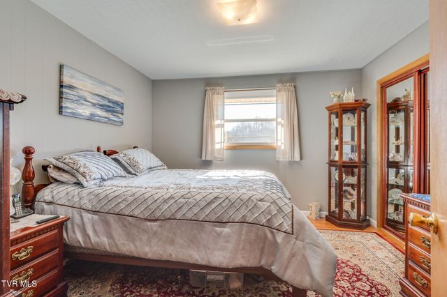 186 Ridgewood Drive, Fort Blackmore, VA 24250