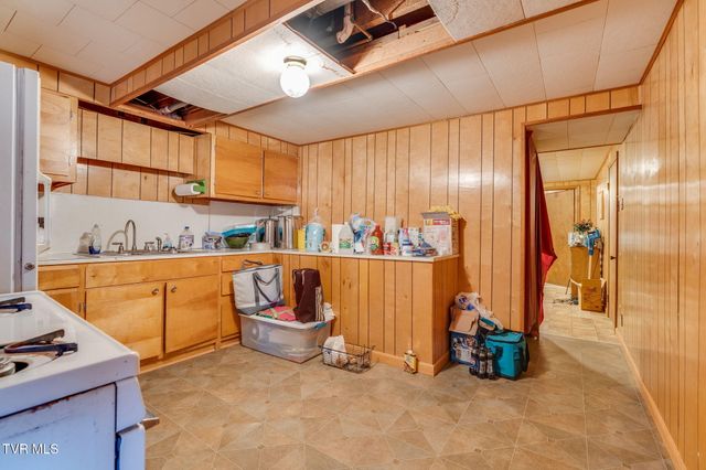 186 Ridgewood Drive, Fort Blackmore, VA 24250