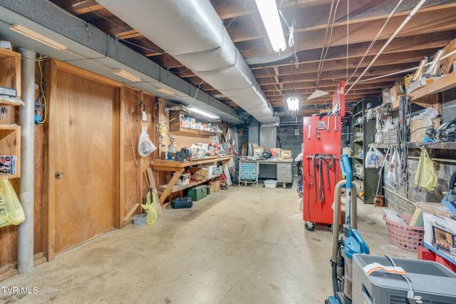 186 Ridgewood Drive, Fort Blackmore, VA 24250