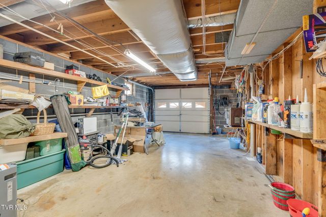 186 Ridgewood Drive, Fort Blackmore, VA 24250