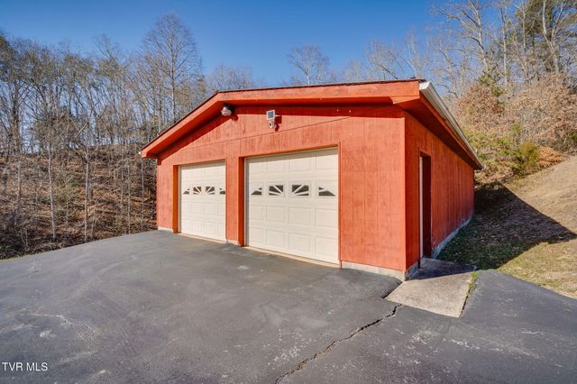 186 Ridgewood Drive, Fort Blackmore, VA 24250