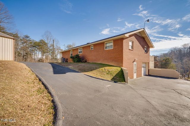 186 Ridgewood Drive, Fort Blackmore, VA 24250