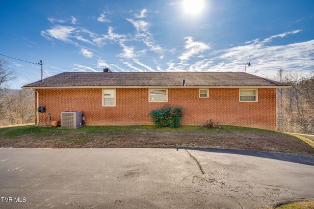 186 Ridgewood Drive, Fort Blackmore, VA 24250