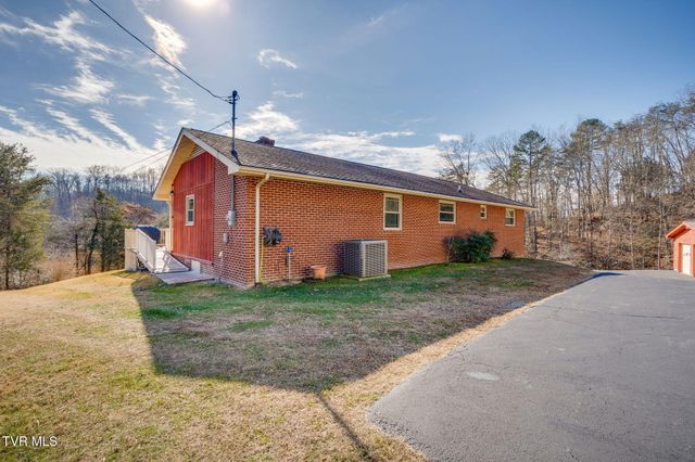 186 Ridgewood Drive, Fort Blackmore, VA 24250