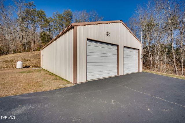 186 Ridgewood Drive, Fort Blackmore, VA 24250