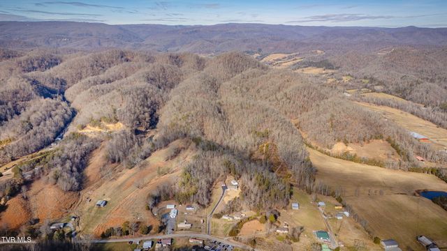 186 Ridgewood Drive, Fort Blackmore, VA 24250