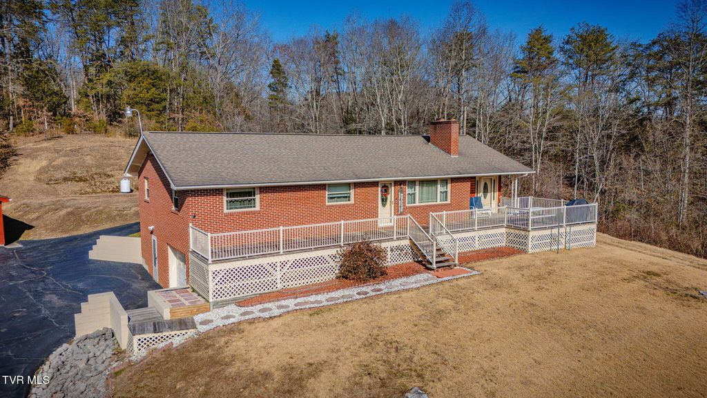 186 Ridgewood Drive, Fort Blackmore, VA 24250