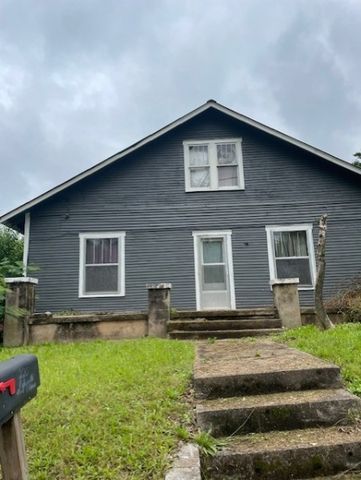 220 Lafayette Ave, Lawrenceburg, TN 38464