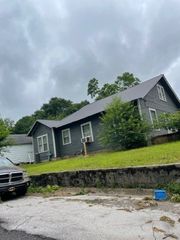 220 Lafayette Ave, Lawrenceburg, TN 38464