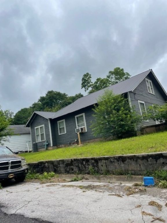 220 Lafayette Ave, Lawrenceburg, TN 38464