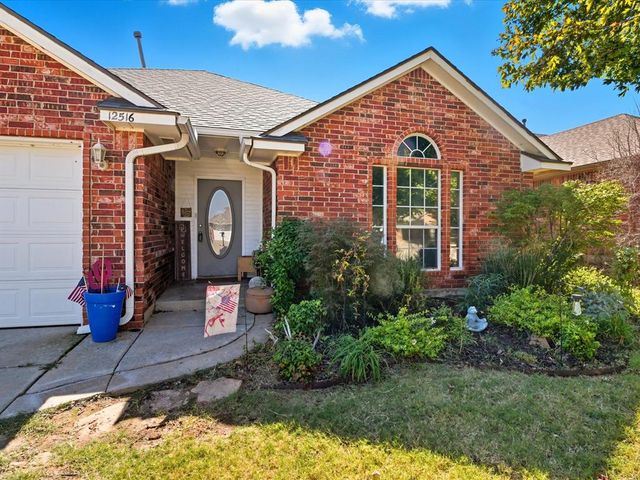 12516 SW 11th Street, Yukon, OK 73099